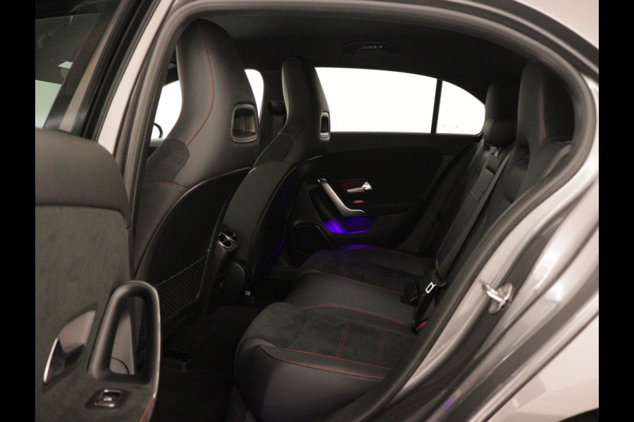 Mercedes-Benz A-Klasse 180 AMG Line | Achteruitrijcamera | Nightpakket | Sfeerverlichting | Stoelverwarming | inclusief 24 maanden MB Certified garantie voor europa