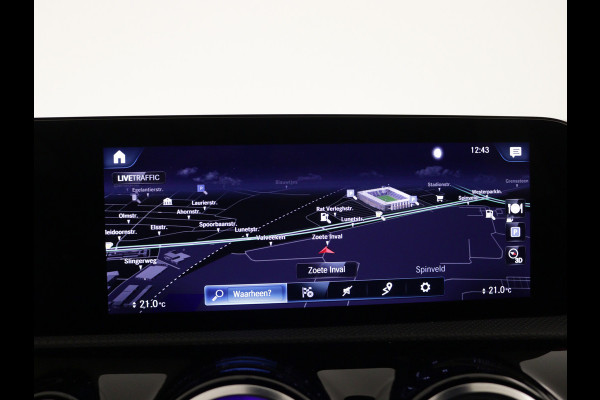 Mercedes-Benz A-Klasse 180 AMG Line | Achteruitrijcamera | Nightpakket | Sfeerverlichting | Stoelverwarming | inclusief 24 maanden MB Certified garantie voor europa