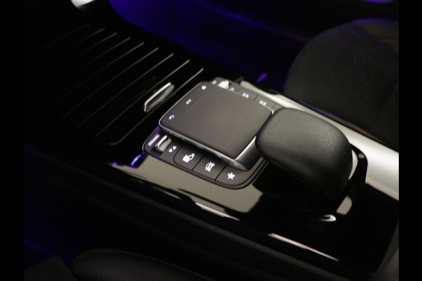 Mercedes-Benz A-Klasse 180 AMG Line | Achteruitrijcamera | Nightpakket | Sfeerverlichting | Stoelverwarming | inclusief 24 maanden MB Certified garantie voor europa