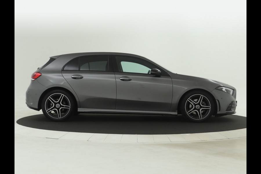 Mercedes-Benz A-Klasse 180 AMG Line | Achteruitrijcamera | Nightpakket | Sfeerverlichting | Stoelverwarming | inclusief 24 maanden MB Certified garantie voor europa