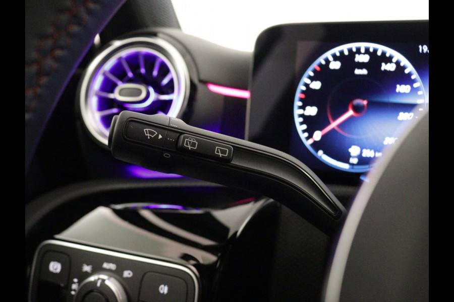 Mercedes-Benz A-Klasse 180 AMG Line | Achteruitrijcamera | Nightpakket | Sfeerverlichting | Stoelverwarming | inclusief 24 maanden MB Certified garantie voor europa
