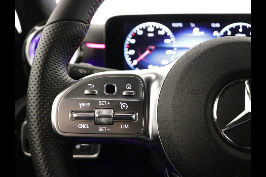Mercedes-Benz A-Klasse 180 AMG Line | Achteruitrijcamera | Nightpakket | Sfeerverlichting | Stoelverwarming | inclusief 24 maanden MB Certified garantie voor europa