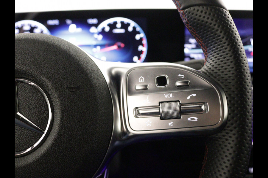 Mercedes-Benz A-Klasse 180 AMG Line | Achteruitrijcamera | Nightpakket | Sfeerverlichting | Stoelverwarming | inclusief 24 maanden MB Certified garantie voor europa