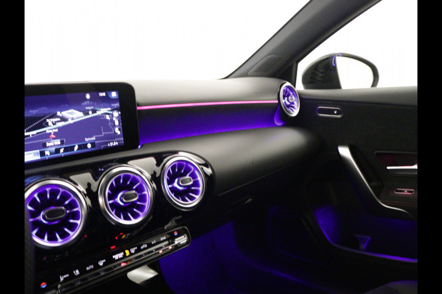 Mercedes-Benz A-Klasse 180 AMG Line | Achteruitrijcamera | Nightpakket | Sfeerverlichting | Stoelverwarming | inclusief 24 maanden MB Certified garantie voor europa