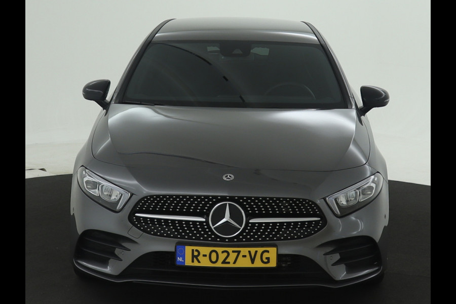 Mercedes-Benz A-Klasse 180 AMG Line | Achteruitrijcamera | Nightpakket | Sfeerverlichting | Stoelverwarming | inclusief 24 maanden MB Certified garantie voor europa