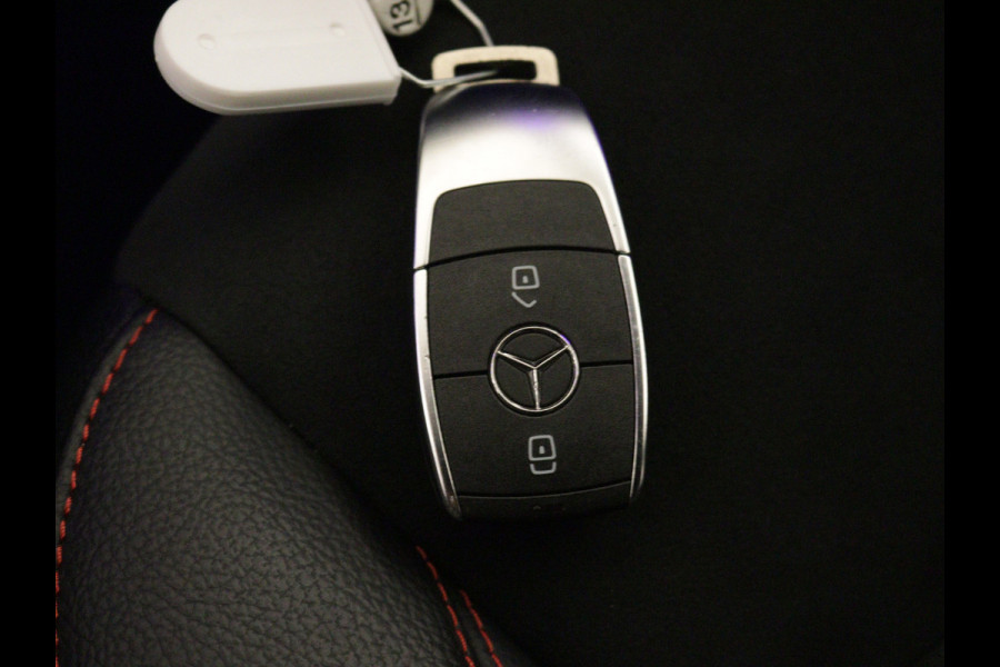Mercedes-Benz A-Klasse 180 AMG Line | Achteruitrijcamera | Nightpakket | Sfeerverlichting | Stoelverwarming | inclusief 24 maanden MB Certified garantie voor europa