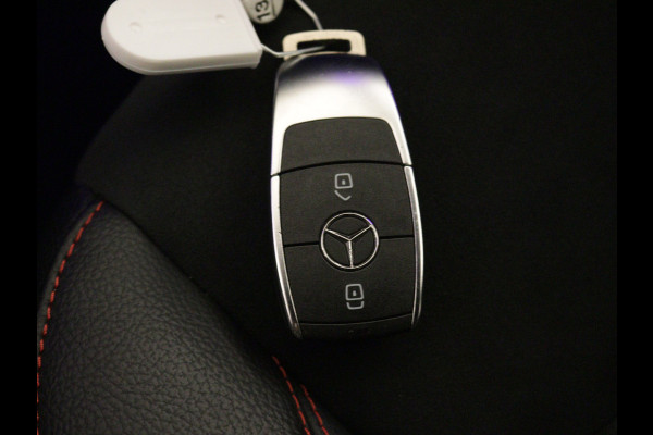 Mercedes-Benz A-Klasse 180 AMG Line | Achteruitrijcamera | Nightpakket | Sfeerverlichting | Stoelverwarming | inclusief 24 maanden MB Certified garantie voor europa