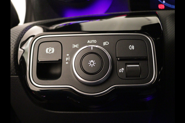 Mercedes-Benz A-Klasse 180 AMG Line | Achteruitrijcamera | Nightpakket | Sfeerverlichting | Stoelverwarming | inclusief 24 maanden MB Certified garantie voor europa