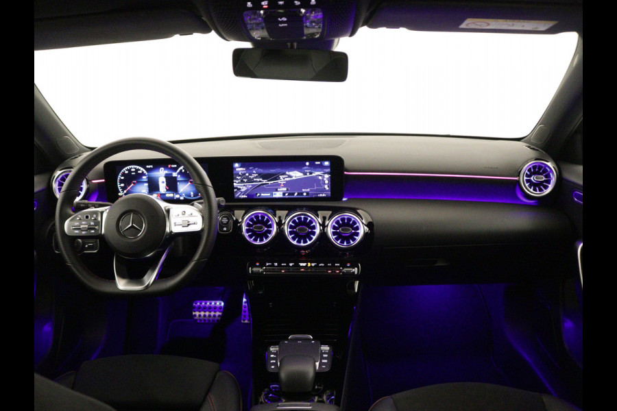 Mercedes-Benz A-Klasse 180 AMG Line | Achteruitrijcamera | Nightpakket | Sfeerverlichting | Stoelverwarming | inclusief 24 maanden MB Certified garantie voor europa