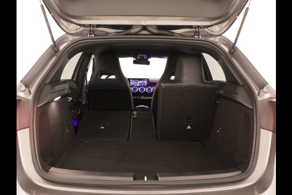 Mercedes-Benz A-Klasse 180 AMG Line | Achteruitrijcamera | Nightpakket | Sfeerverlichting | Stoelverwarming | inclusief 24 maanden MB Certified garantie voor europa