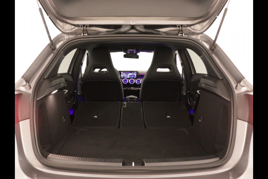 Mercedes-Benz A-Klasse 180 AMG Line | Achteruitrijcamera | Nightpakket | Sfeerverlichting | Stoelverwarming | inclusief 24 maanden MB Certified garantie voor europa