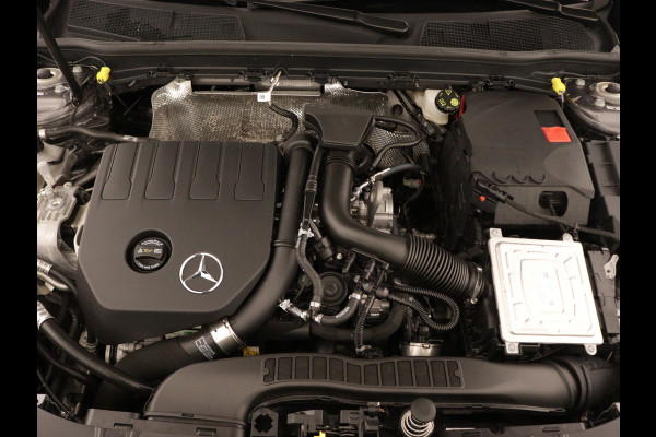 Mercedes-Benz A-Klasse 180 AMG Line | Achteruitrijcamera | Nightpakket | Sfeerverlichting | Stoelverwarming | inclusief 24 maanden MB Certified garantie voor europa