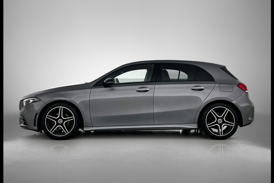 Mercedes-Benz A-Klasse 180 AMG Line | Achteruitrijcamera | Nightpakket | Sfeerverlichting | Stoelverwarming | inclusief 24 maanden MB Certified garantie voor europa