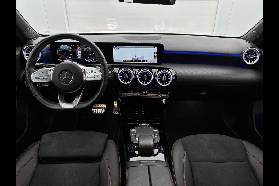 Mercedes-Benz A-Klasse 180 AMG Line | Achteruitrijcamera | Nightpakket | Sfeerverlichting | Stoelverwarming | inclusief 24 maanden MB Certified garantie voor europa