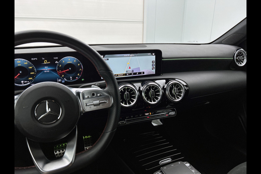 Mercedes-Benz A-Klasse 180 AMG Line | Achteruitrijcamera | Nightpakket | Sfeerverlichting | Stoelverwarming | inclusief 24 maanden MB Certified garantie voor europa