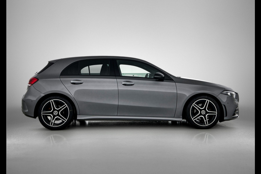 Mercedes-Benz A-Klasse 180 AMG Line | Achteruitrijcamera | Nightpakket | Sfeerverlichting | Stoelverwarming | inclusief 24 maanden MB Certified garantie voor europa