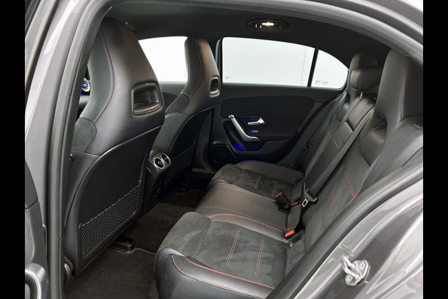Mercedes-Benz A-Klasse 180 AMG Line | Achteruitrijcamera | Nightpakket | Sfeerverlichting | Stoelverwarming | inclusief 24 maanden MB Certified garantie voor europa