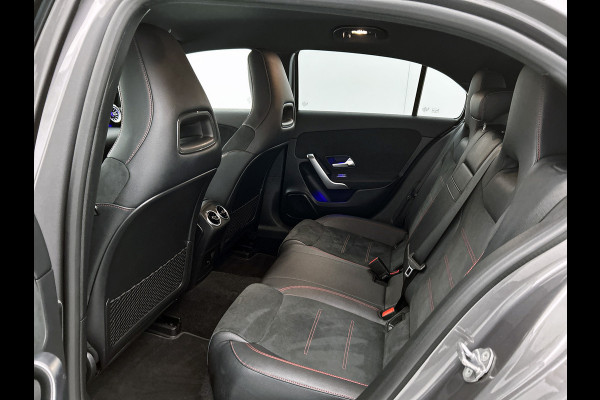 Mercedes-Benz A-Klasse 180 AMG Line | Achteruitrijcamera | Nightpakket | Sfeerverlichting | Stoelverwarming | inclusief 24 maanden MB Certified garantie voor europa