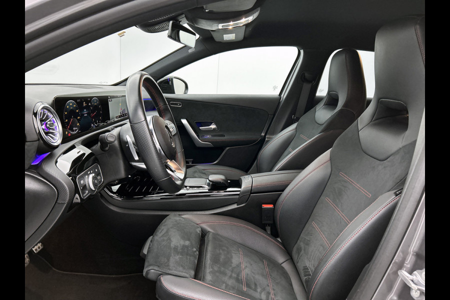 Mercedes-Benz A-Klasse 180 AMG Line | Achteruitrijcamera | Nightpakket | Sfeerverlichting | Stoelverwarming | inclusief 24 maanden MB Certified garantie voor europa