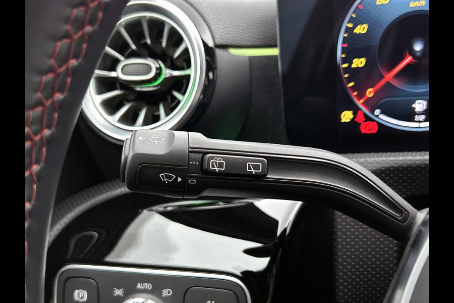 Mercedes-Benz A-Klasse 180 AMG Line | Achteruitrijcamera | Nightpakket | Sfeerverlichting | Stoelverwarming | inclusief 24 maanden MB Certified garantie voor europa
