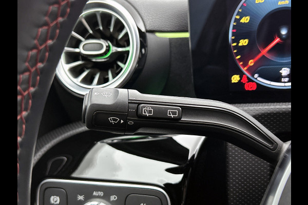 Mercedes-Benz A-Klasse 180 AMG Line | Achteruitrijcamera | Nightpakket | Sfeerverlichting | Stoelverwarming | inclusief 24 maanden MB Certified garantie voor europa