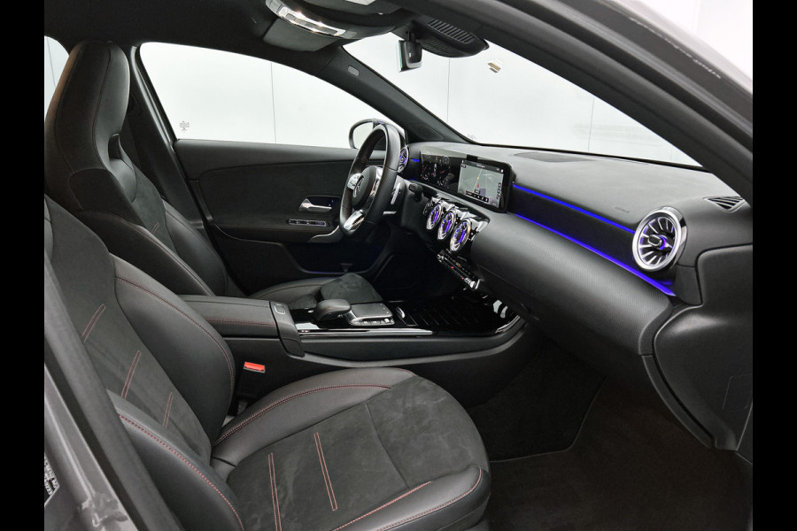 Mercedes-Benz A-Klasse 180 AMG Line | Achteruitrijcamera | Nightpakket | Sfeerverlichting | Stoelverwarming | inclusief 24 maanden MB Certified garantie voor europa