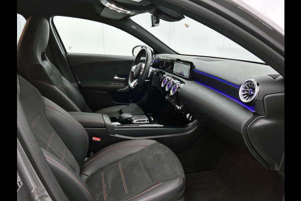 Mercedes-Benz A-Klasse 180 AMG Line | Achteruitrijcamera | Nightpakket | Sfeerverlichting | Stoelverwarming | inclusief 24 maanden MB Certified garantie voor europa