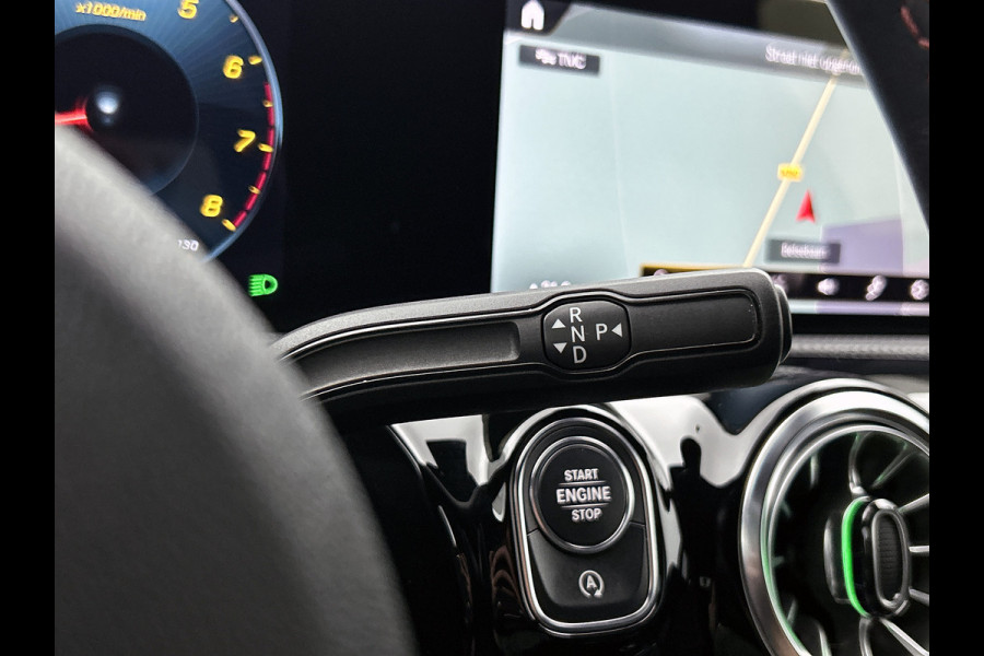 Mercedes-Benz A-Klasse 180 AMG Line | Achteruitrijcamera | Nightpakket | Sfeerverlichting | Stoelverwarming | inclusief 24 maanden MB Certified garantie voor europa
