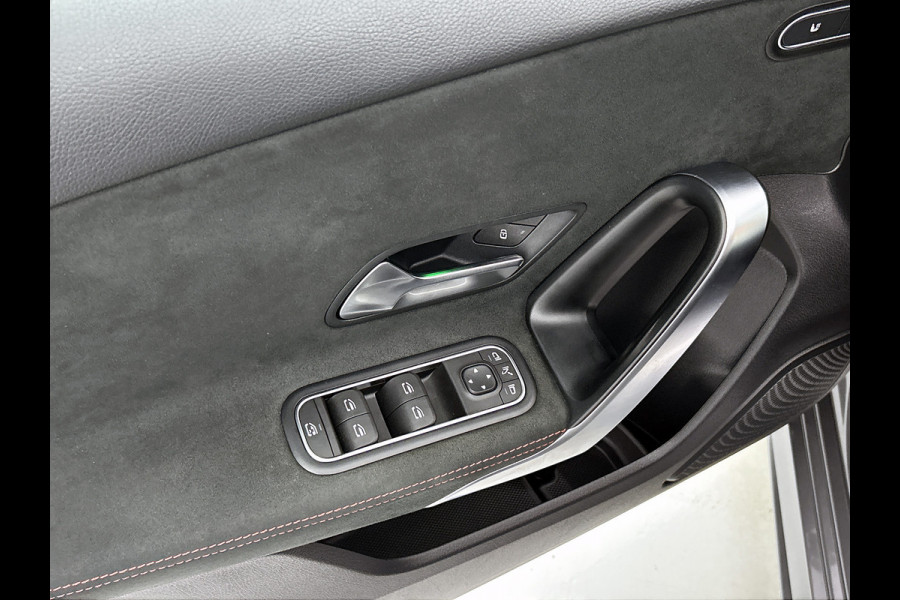 Mercedes-Benz A-Klasse 180 AMG Line | Achteruitrijcamera | Nightpakket | Sfeerverlichting | Stoelverwarming | inclusief 24 maanden MB Certified garantie voor europa