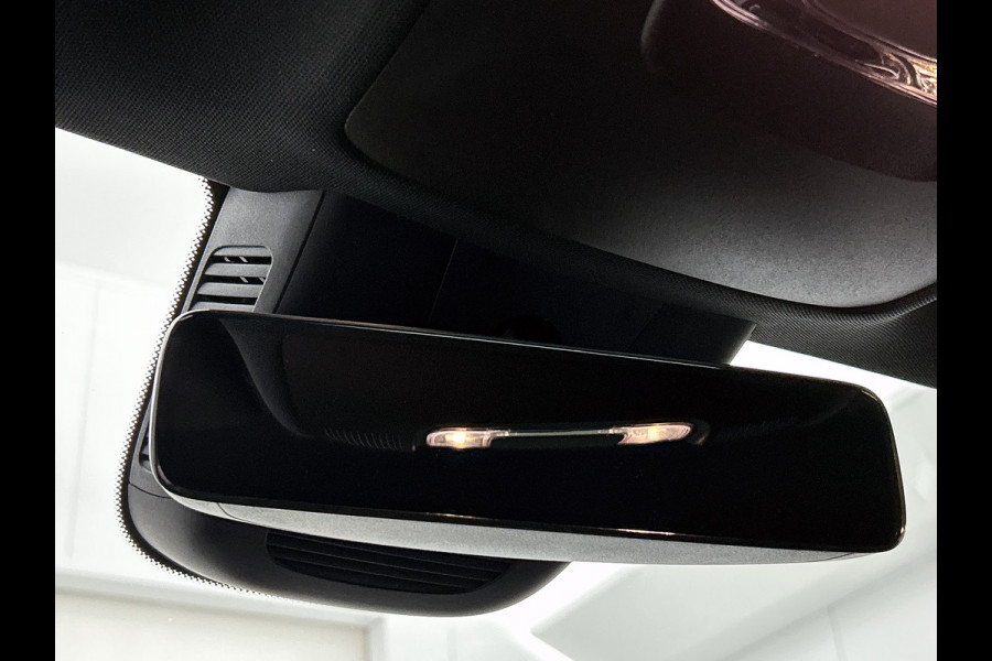 Mercedes-Benz A-Klasse 180 AMG Line | Achteruitrijcamera | Nightpakket | Sfeerverlichting | Stoelverwarming | inclusief 24 maanden MB Certified garantie voor europa