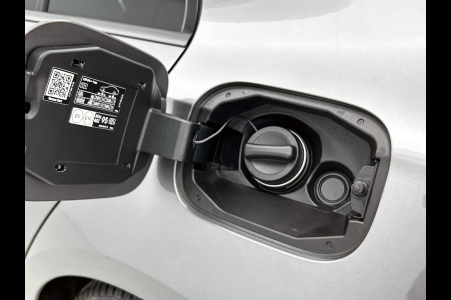 Mercedes-Benz A-Klasse 180 AMG Line | Achteruitrijcamera | Nightpakket | Sfeerverlichting | Stoelverwarming | inclusief 24 maanden MB Certified garantie voor europa