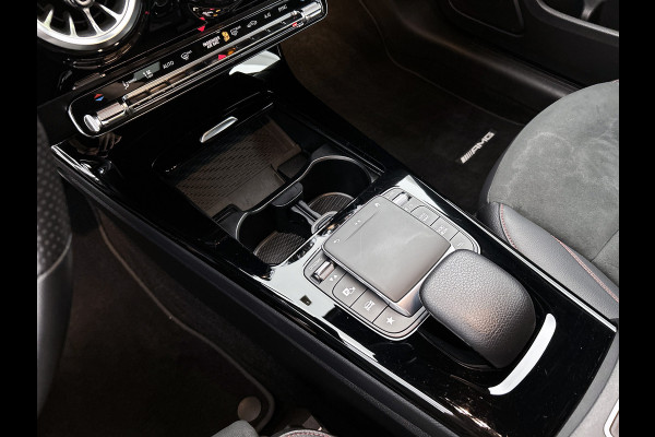 Mercedes-Benz A-Klasse 180 AMG Line | Achteruitrijcamera | Nightpakket | Sfeerverlichting | Stoelverwarming | inclusief 24 maanden MB Certified garantie voor europa
