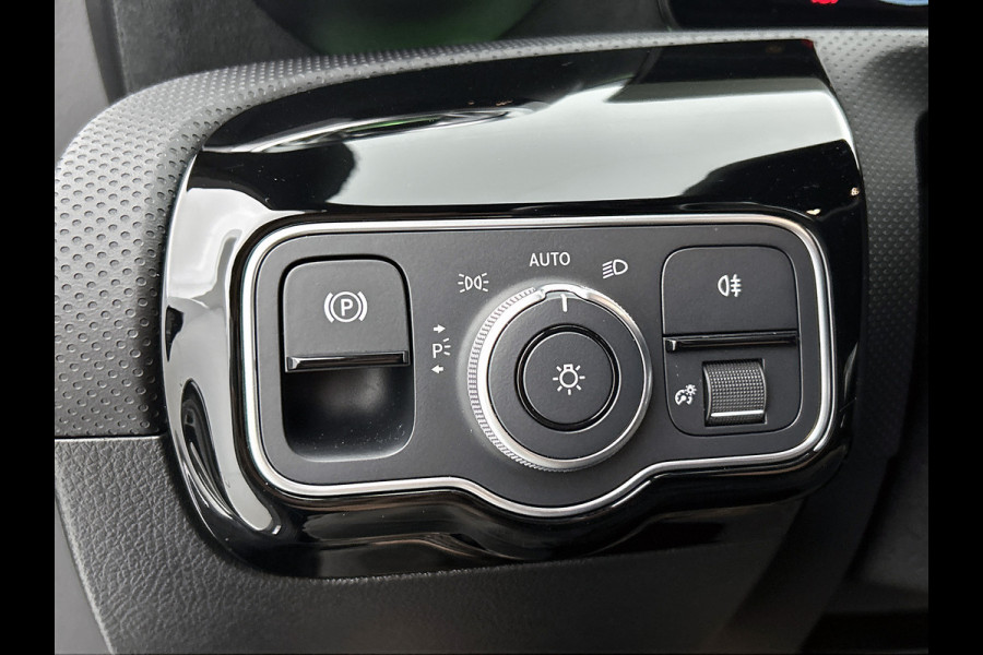Mercedes-Benz A-Klasse 180 AMG Line | Achteruitrijcamera | Nightpakket | Sfeerverlichting | Stoelverwarming | inclusief 24 maanden MB Certified garantie voor europa