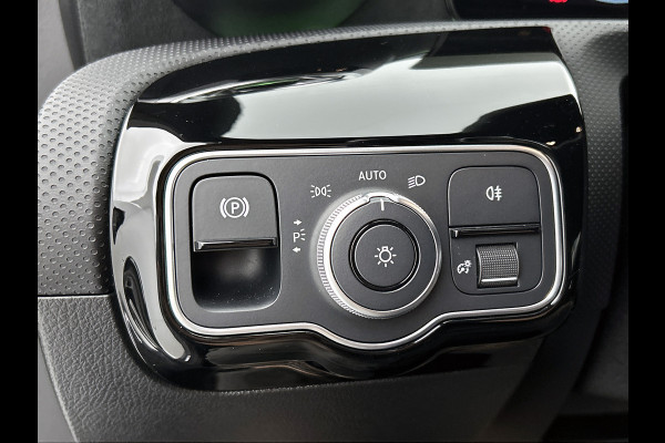 Mercedes-Benz A-Klasse 180 AMG Line | Achteruitrijcamera | Nightpakket | Sfeerverlichting | Stoelverwarming | inclusief 24 maanden MB Certified garantie voor europa