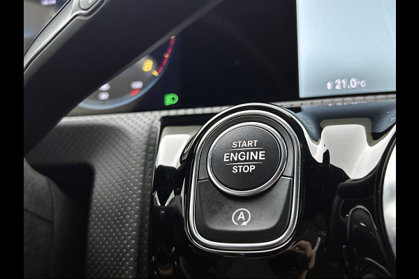 Mercedes-Benz A-Klasse 180 AMG Line | Achteruitrijcamera | Nightpakket | Sfeerverlichting | Stoelverwarming | inclusief 24 maanden MB Certified garantie voor europa