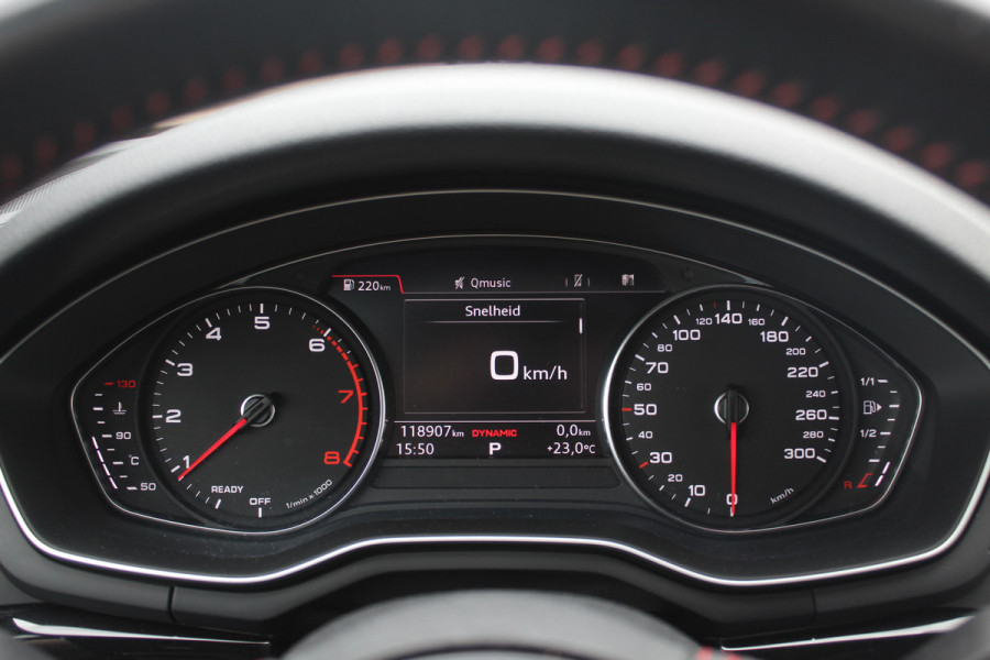 Audi A4 Avant 40 TFSI 191pk Sport S line black edition / Leder / Navigatie / Parkeerhulp V+A / 18'' / LED Koplampen / Getint glas / Cruise Control