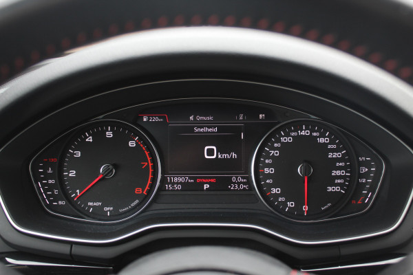 Audi A4 Avant 40 TFSI 191pk Sport S line black edition / Leder / Navigatie / Parkeerhulp V+A / 18'' / LED Koplampen / Getint glas / Cruise Control