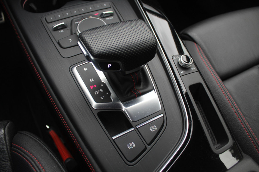 Audi A4 Avant 40 TFSI 191pk Sport S line black edition / Leder / Navigatie / Parkeerhulp V+A / 18'' / LED Koplampen / Getint glas / Cruise Control