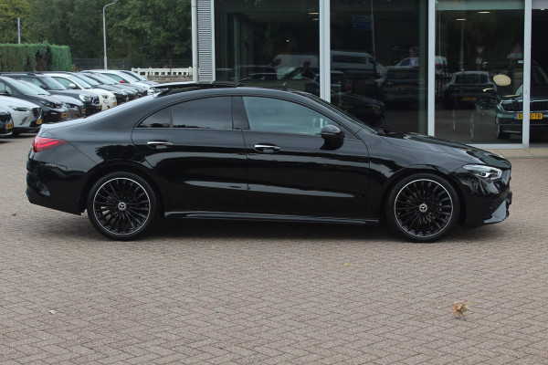 Mercedes-Benz CLA-Klasse 180 AMG Line / MY2024 / NIEUWSTAAT! / Panoramadak / Camera / Leder&Alcantara / 18'' / Sfeerverlichting / Dodehoek / DAB / Cruise Control