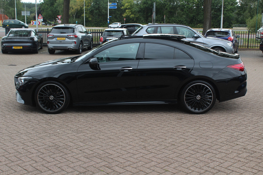 Mercedes-Benz CLA-Klasse 180 AMG Line / MY2024 / NIEUWSTAAT! / Panoramadak / Camera / Leder&Alcantara / 18'' / Sfeerverlichting / Dodehoek / DAB / Cruise Control