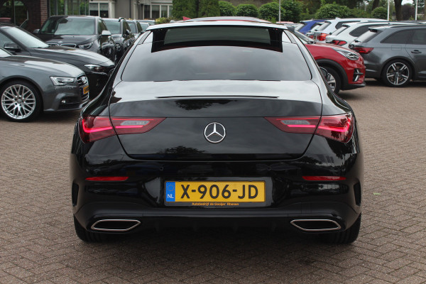 Mercedes-Benz CLA-Klasse 180 AMG Line / MY2024 / NIEUWSTAAT! / Panoramadak / Camera / Leder&Alcantara / 18'' / Sfeerverlichting / Dodehoek / DAB / Cruise Control