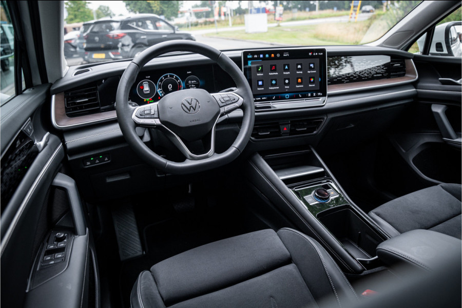Volkswagen Tayron 1.5 eTSI Elegance 7p. ** Trekhaak ** 19inch **