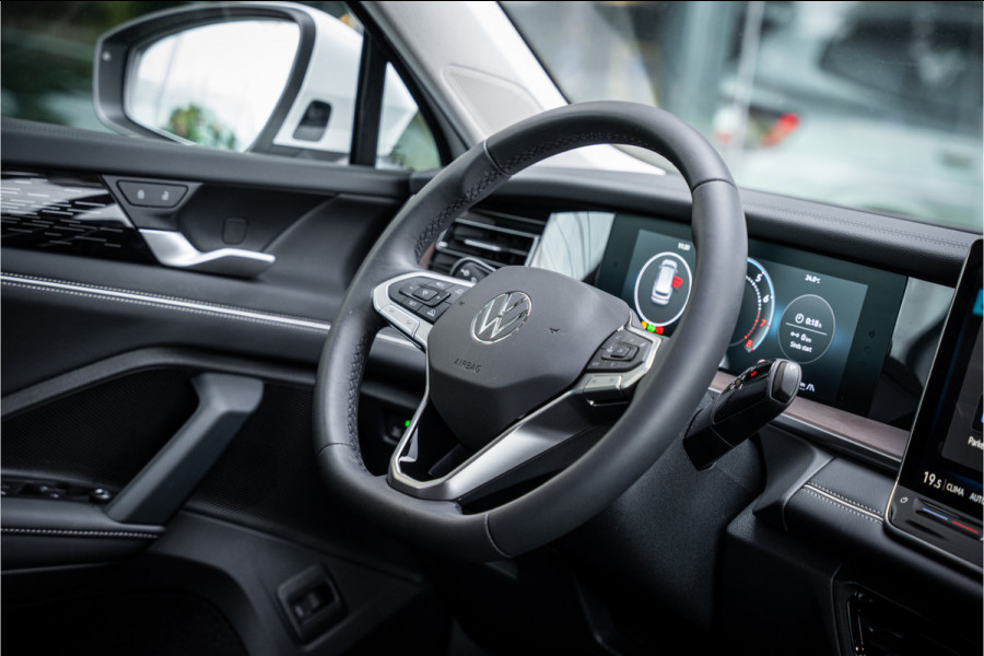Volkswagen Tayron 1.5 eTSI Elegance 7p. ** Trekhaak ** 19inch **