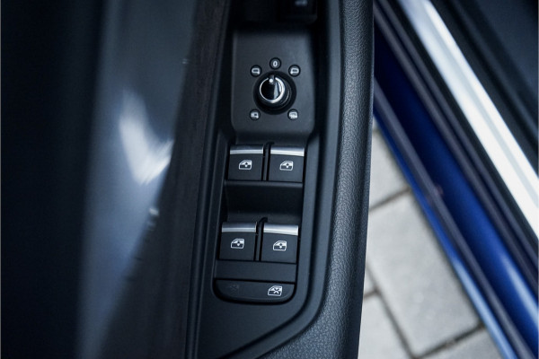 Audi A4 Avant 2.0 TFSI MHEV Aut Pano Sportstoelen 19"