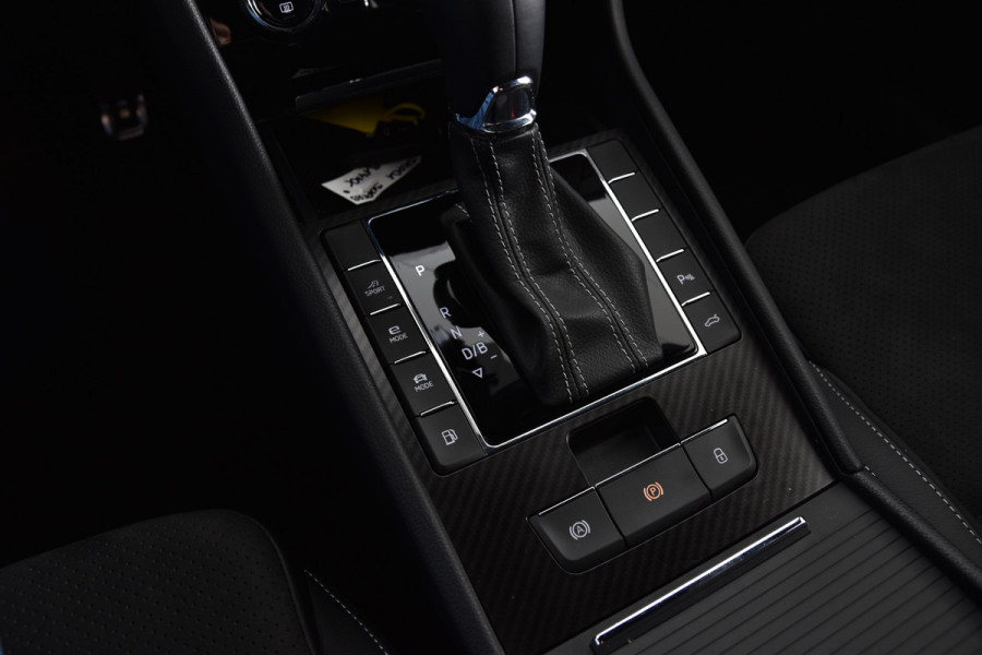 Škoda Superb Combi 1.4 TSI iV Sportline Business- Automaat | Dig. Cockpit | Cruise | Stoel-+Stuurverw. PDC | Camera | App. Connect | ECC | Elek. Klep | LM 18" | 1944