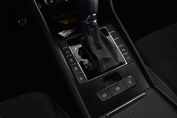 Škoda Superb Combi 1.4 TSI iV Sportline Business- Automaat | Dig. Cockpit | Cruise | Stoel-+Stuurverw. PDC | Camera | App. Connect | ECC | Elek. Klep | LM 18" | 1944