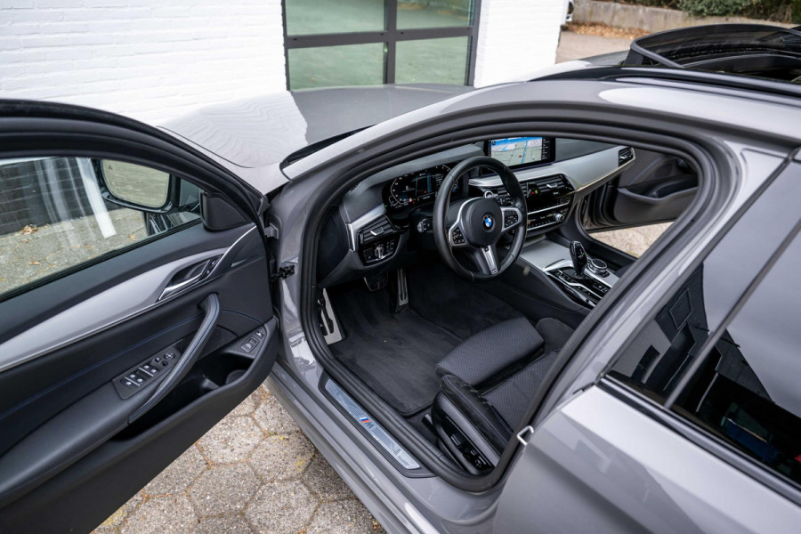 BMW 5 Serie Touring 530e xDrive M-Sport CoPilot Panorama Trekhaak 360