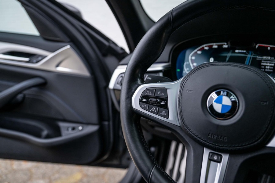BMW 5 Serie Touring 530e xDrive M-Sport CoPilot Panorama Trekhaak 360
