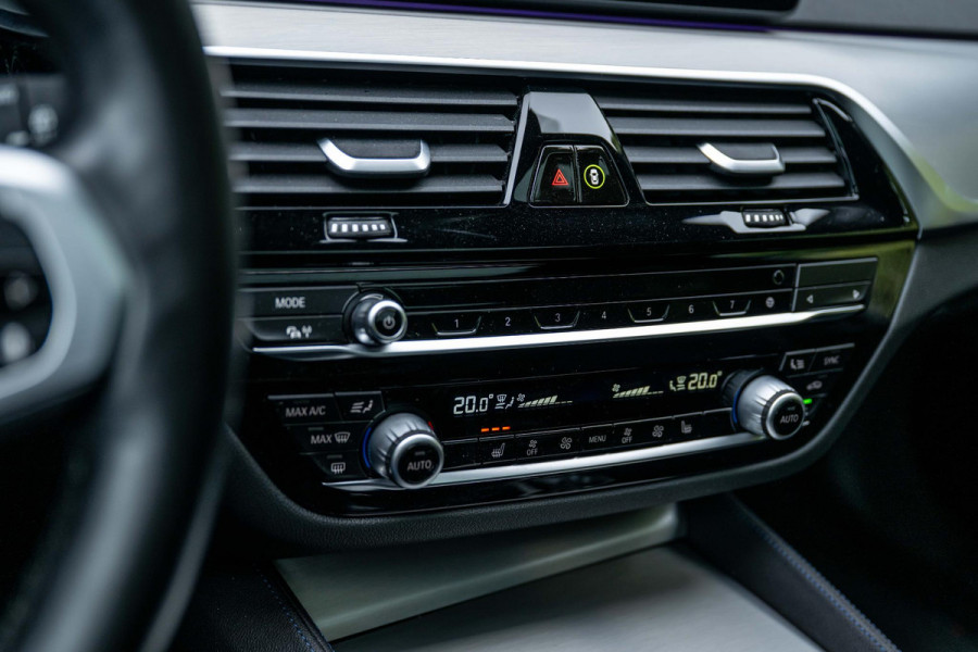 BMW 5 Serie Touring 530e xDrive M-Sport CoPilot Panorama Trekhaak 360