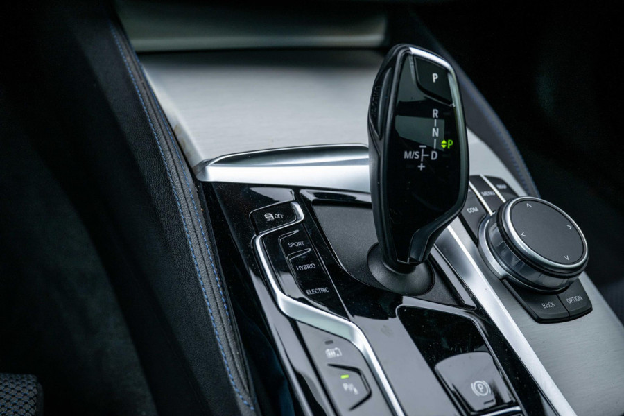 BMW 5 Serie Touring 530e xDrive M-Sport CoPilot Panorama Trekhaak 360